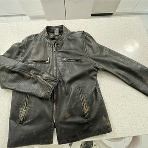Harley Davidson distress leather jacket. Heavy riding jacket. Like new.